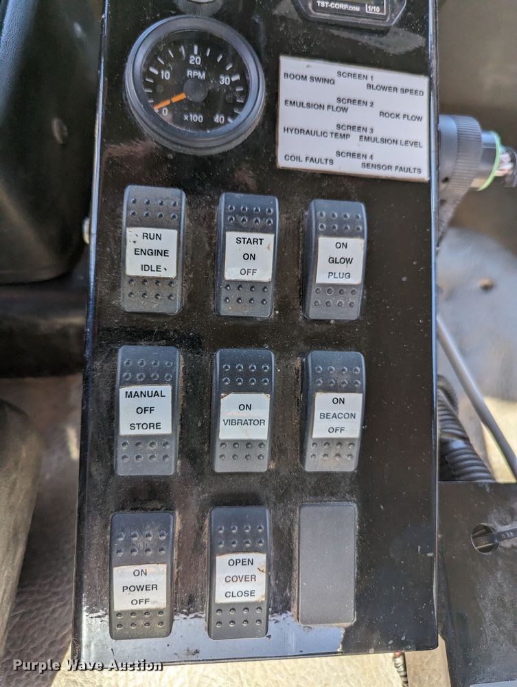 image for item LF9650 2010 Nissan 3300  pothole patcher truck