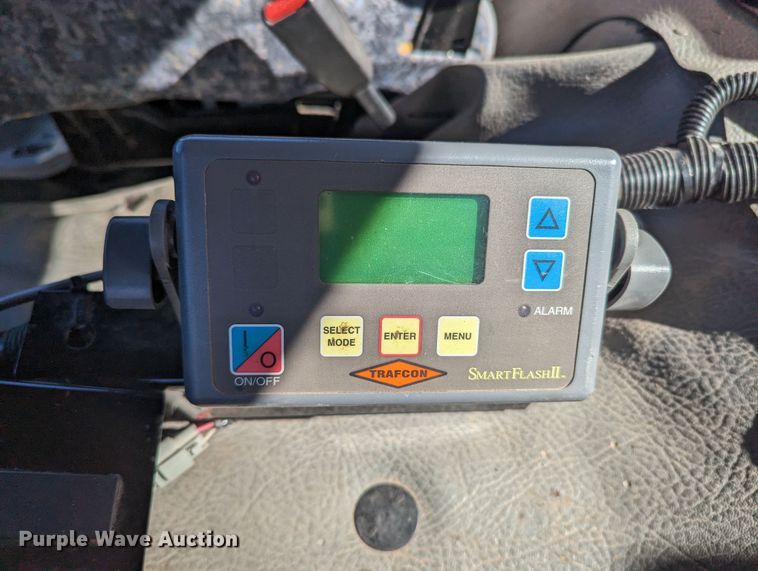 image for item LF9650 2010 Nissan 3300  pothole patcher truck