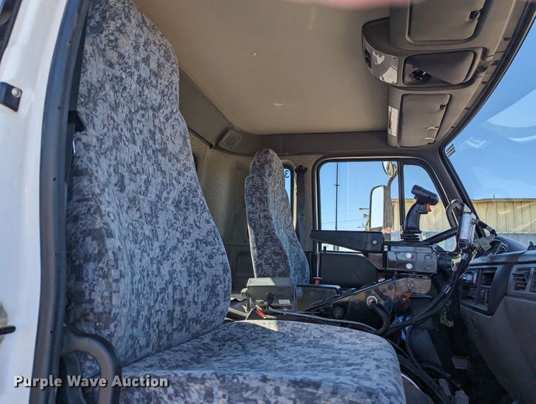 image for item LF9650 2010 Nissan 3300  pothole patcher truck