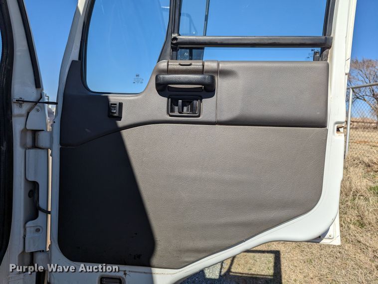 image for item LF9650 2010 Nissan 3300  pothole patcher truck