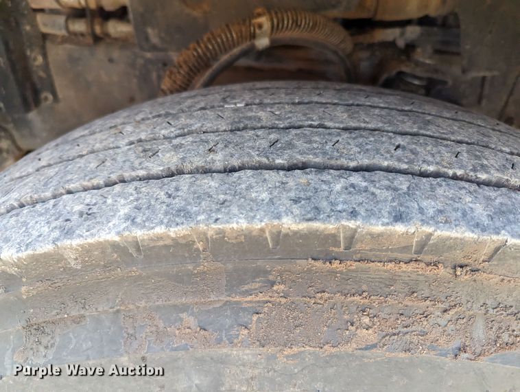 image for item LF9650 2010 Nissan 3300  pothole patcher truck