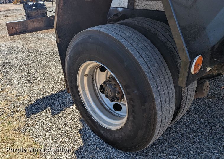 image for item LF9650 2010 Nissan 3300  pothole patcher truck