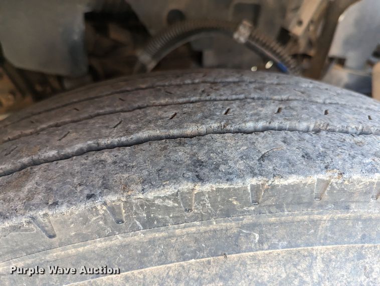 image for item LF9650 2010 Nissan 3300  pothole patcher truck