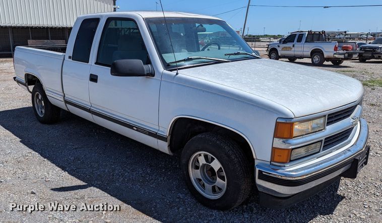 image for item LM9822 1997 Chevrolet Silverado C1500  Ext. Cab pickup truck
