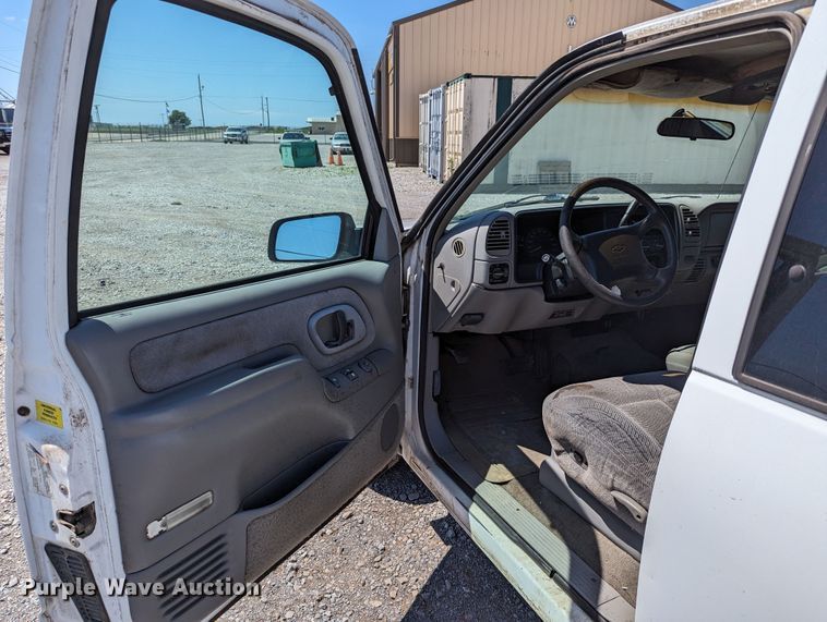 image for item LM9822 1997 Chevrolet Silverado C1500  Ext. Cab pickup truck