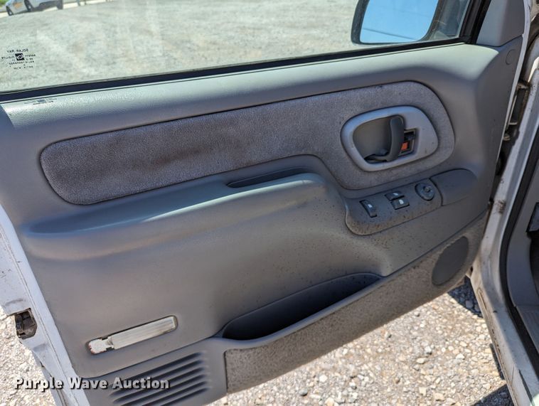 image for item LM9822 1997 Chevrolet Silverado C1500  Ext. Cab pickup truck