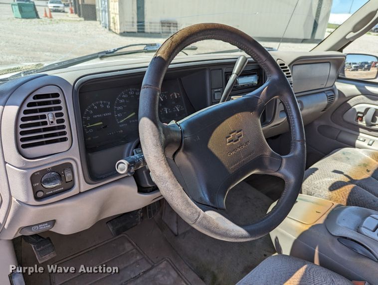 image for item LM9822 1997 Chevrolet Silverado C1500  Ext. Cab pickup truck