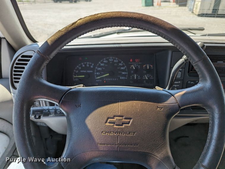 image for item LM9822 1997 Chevrolet Silverado C1500  Ext. Cab pickup truck