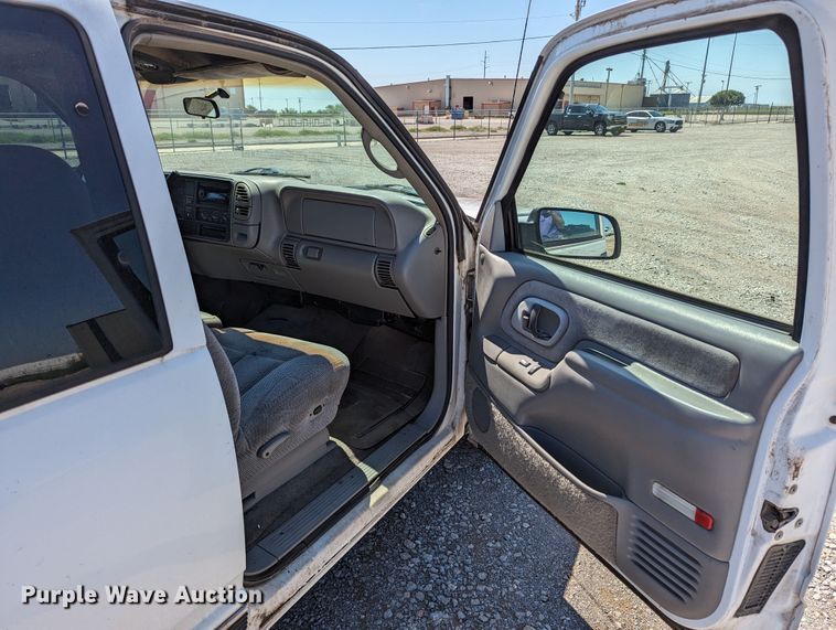 image for item LM9822 1997 Chevrolet Silverado C1500  Ext. Cab pickup truck