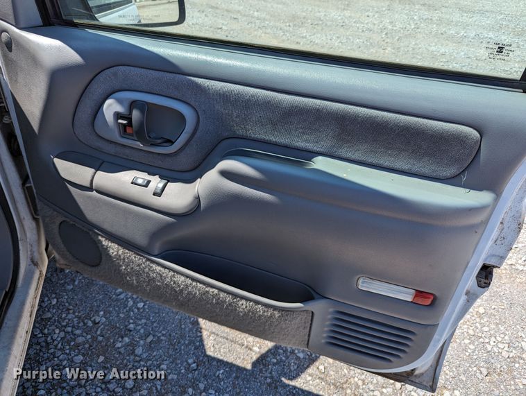 image for item LM9822 1997 Chevrolet Silverado C1500  Ext. Cab pickup truck