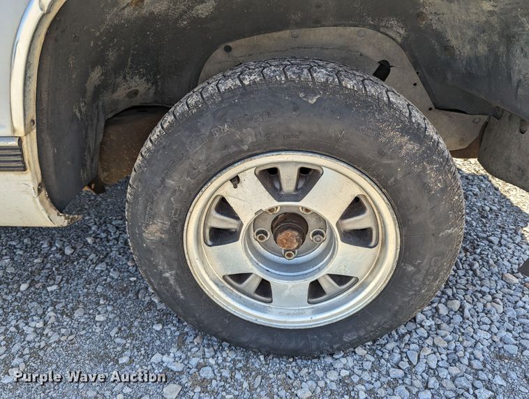 image for item LM9822 1997 Chevrolet Silverado C1500  Ext. Cab pickup truck