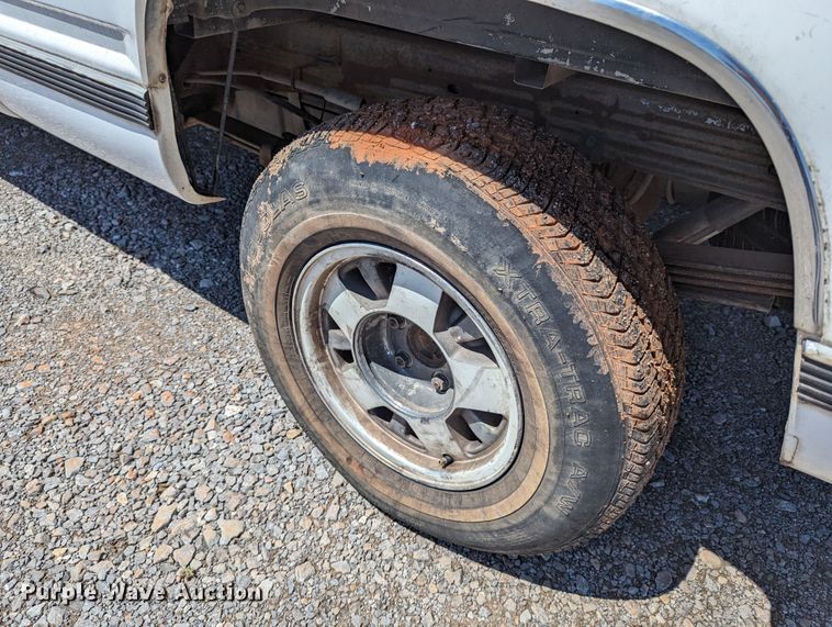 image for item LM9822 1997 Chevrolet Silverado C1500  Ext. Cab pickup truck