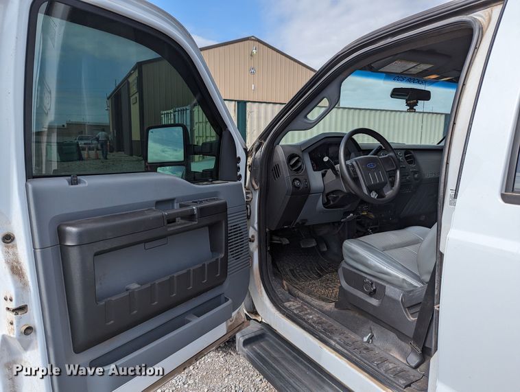 image for item LM9827 2013 Ford F350 Super Duty  Crew Cab pickup truck