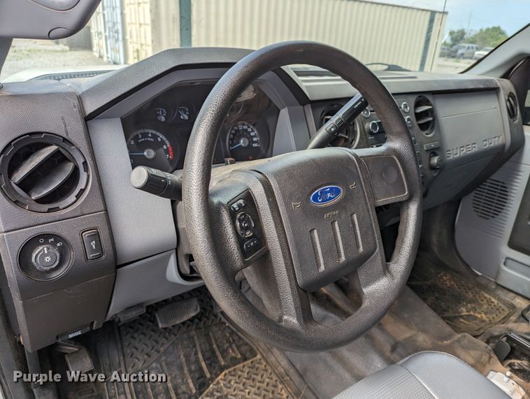 image for item LM9827 2013 Ford F350 Super Duty  Crew Cab pickup truck