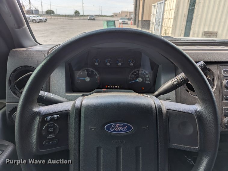 image for item LM9827 2013 Ford F350 Super Duty  Crew Cab pickup truck