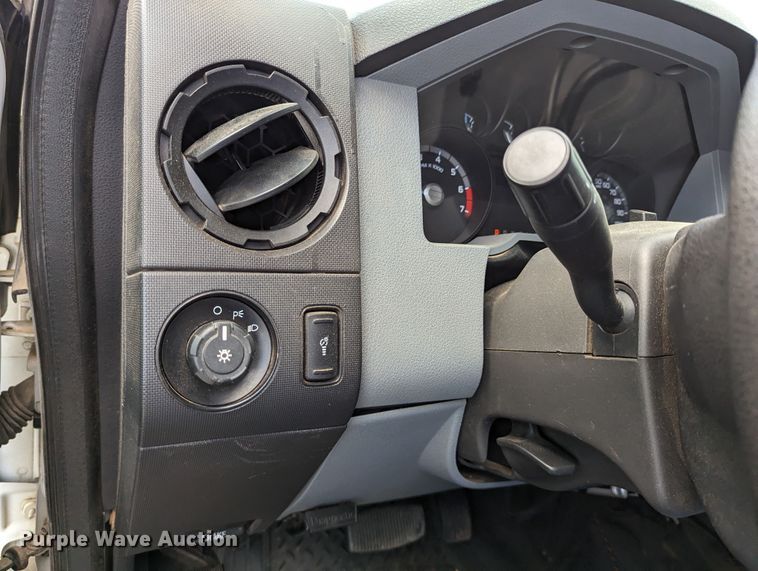 image for item LM9827 2013 Ford F350 Super Duty  Crew Cab pickup truck