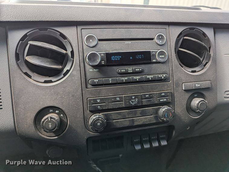 image for item LM9827 2013 Ford F350 Super Duty  Crew Cab pickup truck