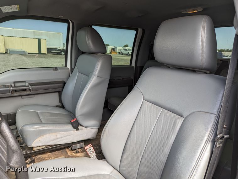 image for item LM9827 2013 Ford F350 Super Duty  Crew Cab pickup truck