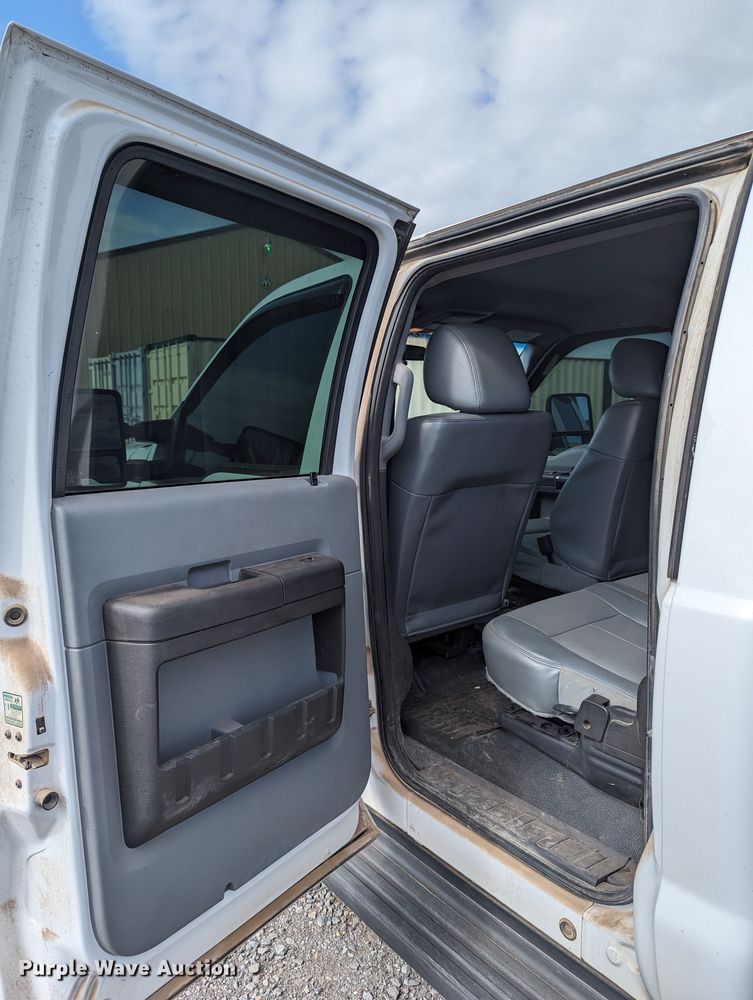 image for item LM9827 2013 Ford F350 Super Duty  Crew Cab pickup truck