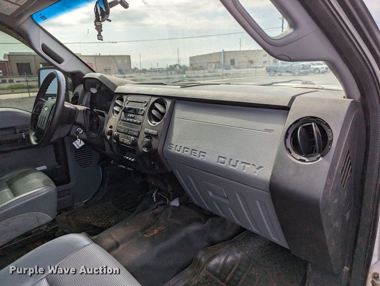 image for item LM9827 2013 Ford F350 Super Duty  Crew Cab pickup truck