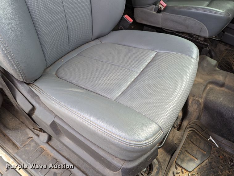 image for item LM9827 2013 Ford F350 Super Duty  Crew Cab pickup truck