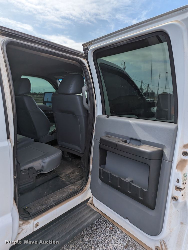 image for item LM9827 2013 Ford F350 Super Duty  Crew Cab pickup truck