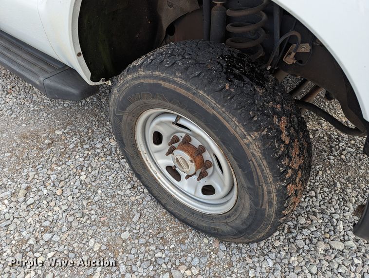 image for item LM9827 2013 Ford F350 Super Duty  Crew Cab pickup truck