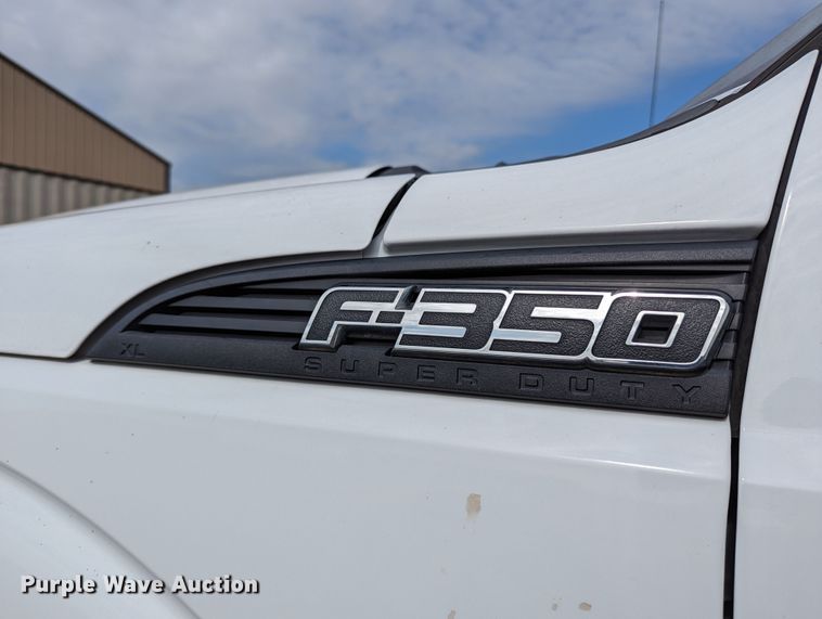 image for item LM9827 2013 Ford F350 Super Duty  Crew Cab pickup truck