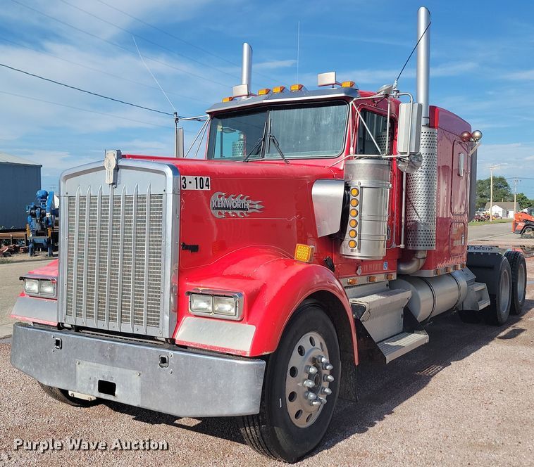 image for item LQ9043 2000 Kenworth W900L  semi truck