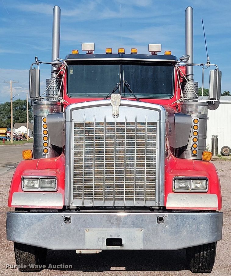 image for item LQ9043 2000 Kenworth W900L  semi truck