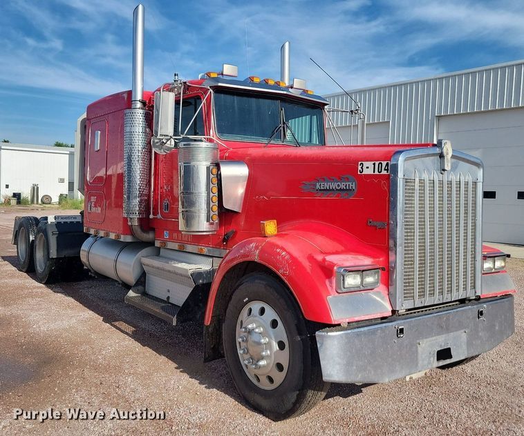 image for item LQ9043 2000 Kenworth W900L  semi truck