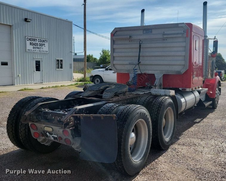 image for item LQ9043 2000 Kenworth W900L  semi truck