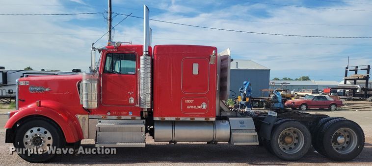 image for item LQ9043 2000 Kenworth W900L  semi truck