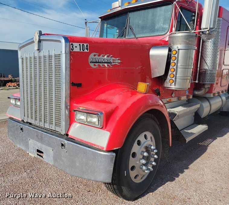 image for item LQ9043 2000 Kenworth W900L  semi truck