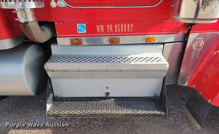 image for item LQ9043 2000 Kenworth W900L  semi truck