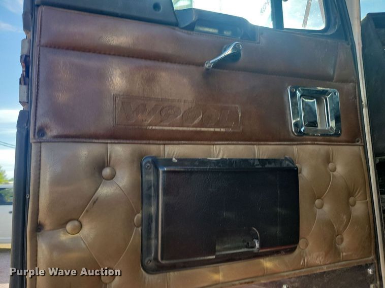 image for item LQ9043 2000 Kenworth W900L  semi truck