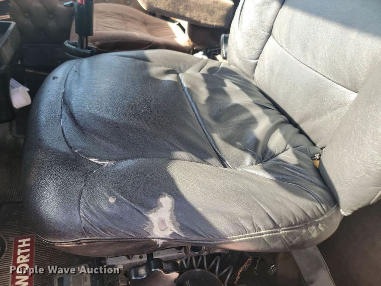 image for item LQ9043 2000 Kenworth W900L  semi truck