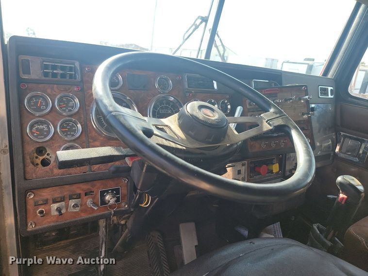 image for item LQ9043 2000 Kenworth W900L  semi truck