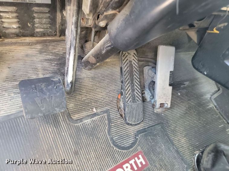 image for item LQ9043 2000 Kenworth W900L  semi truck