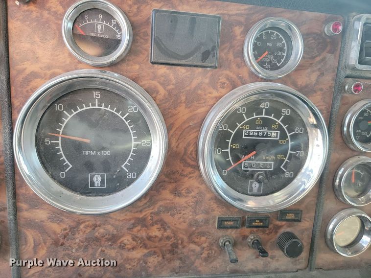 image for item LQ9043 2000 Kenworth W900L  semi truck