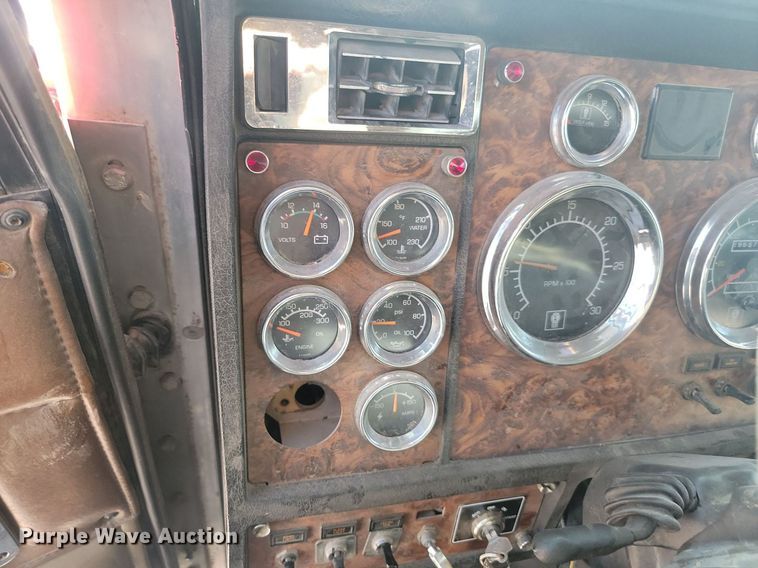 image for item LQ9043 2000 Kenworth W900L  semi truck