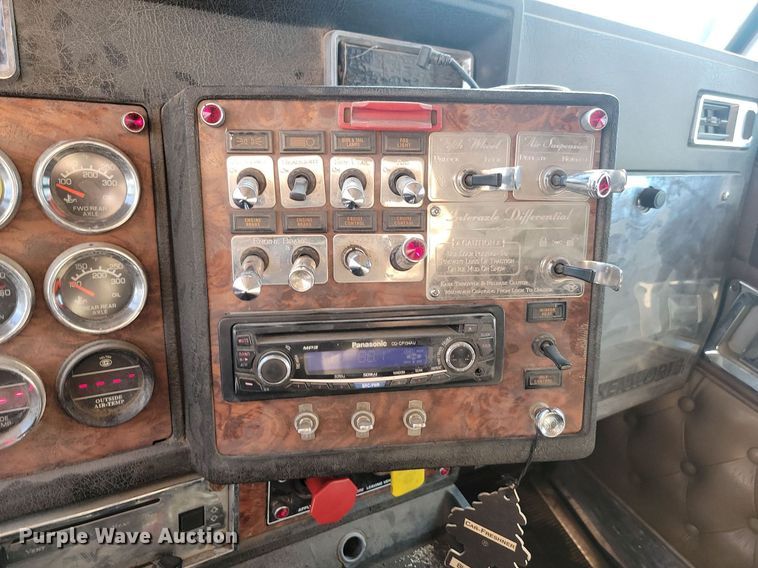 image for item LQ9043 2000 Kenworth W900L  semi truck