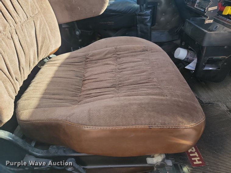 image for item LQ9043 2000 Kenworth W900L  semi truck