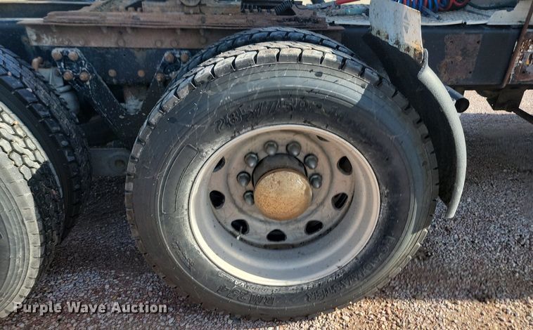 image for item LQ9043 2000 Kenworth W900L  semi truck