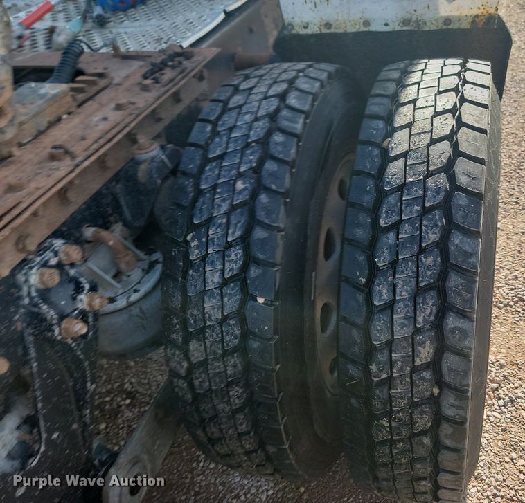 image for item LQ9043 2000 Kenworth W900L  semi truck