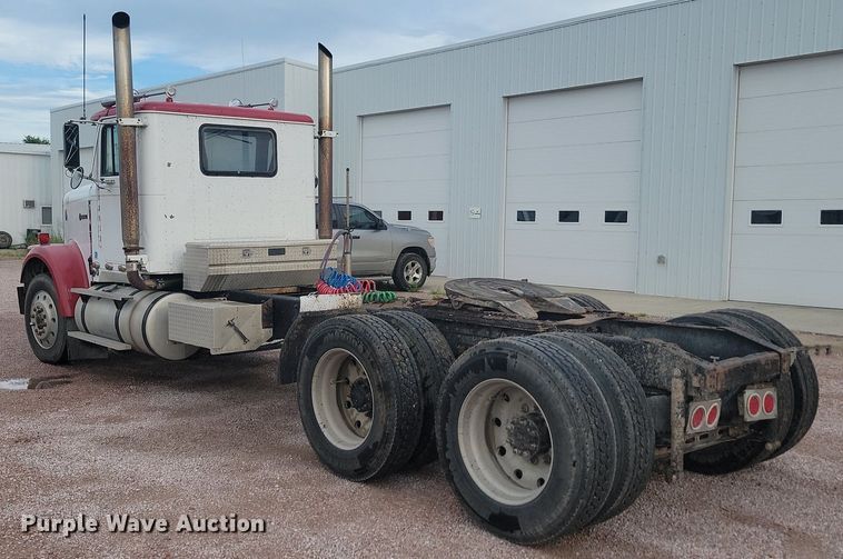 image for item LQ9044 1989 International 9300  semi truck