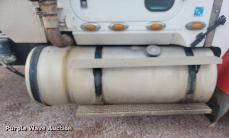 image for item LQ9044 1989 International 9300  semi truck