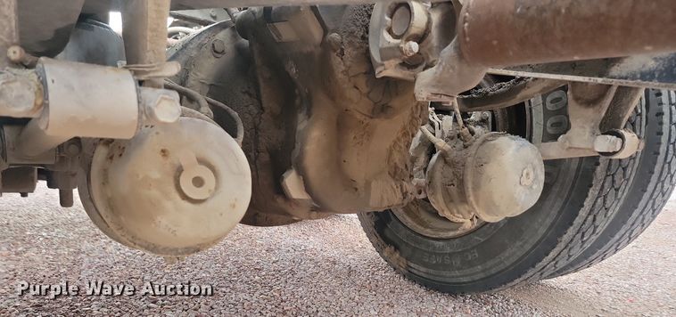 image for item LQ9044 1989 International 9300  semi truck