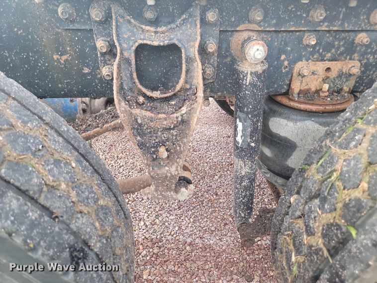 image for item LQ9044 1989 International 9300  semi truck