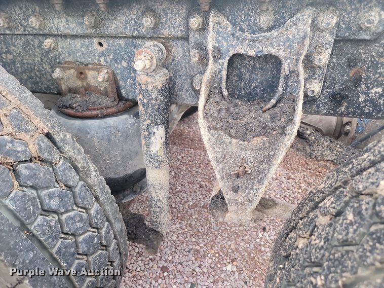 image for item LQ9044 1989 International 9300  semi truck